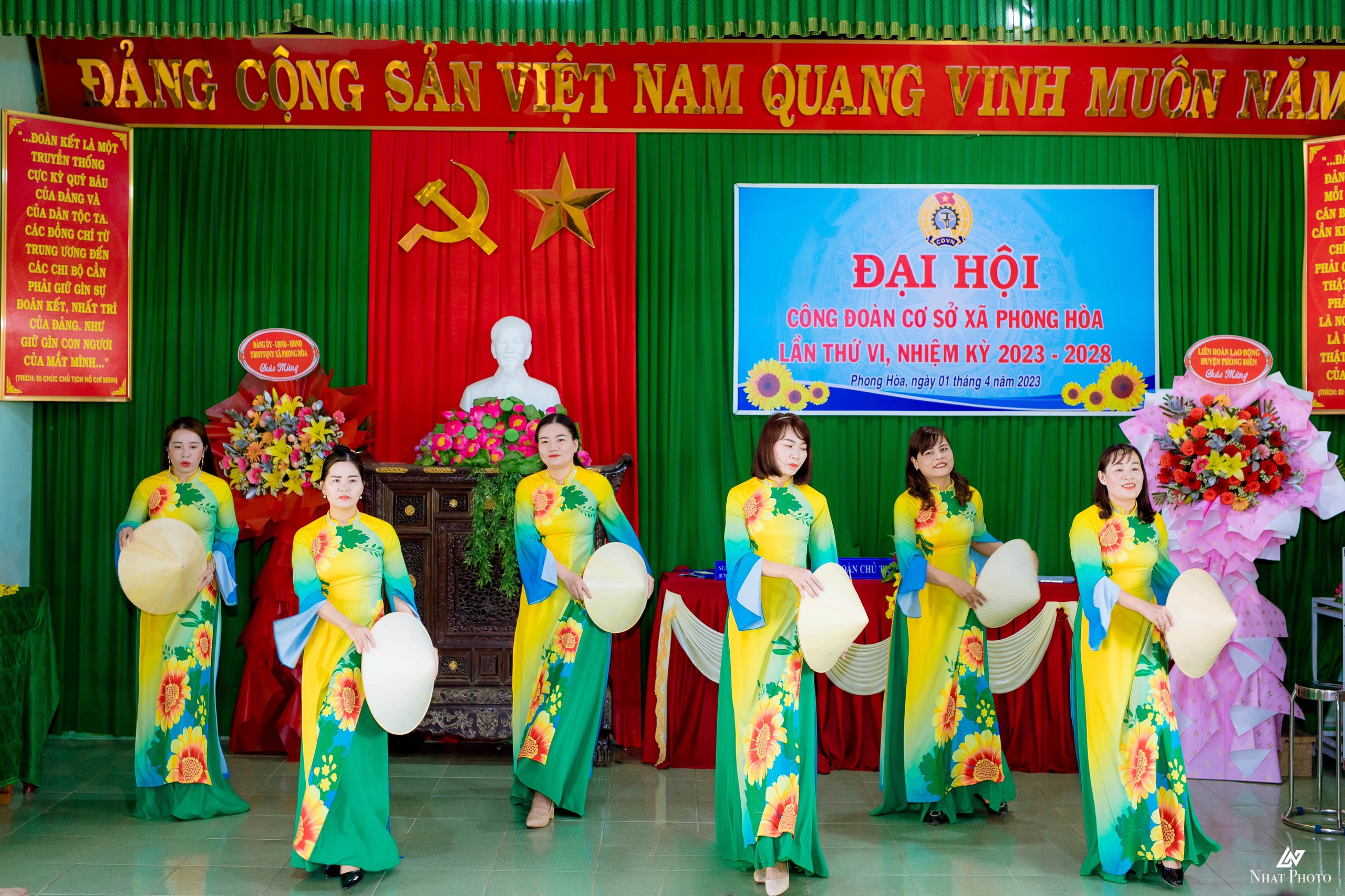 Văn nghệ chào mừng